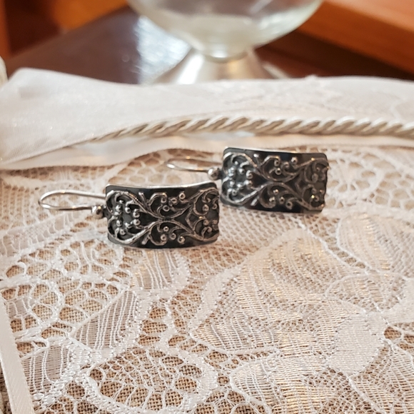 Silpada Oxidized Sterling Scroll Earrings - Picture 10 of 16